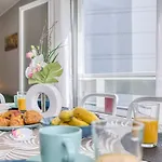 Coliving - Montana Bedroom - Convenient & Near Cern * Сен-Жени-Пуйи
